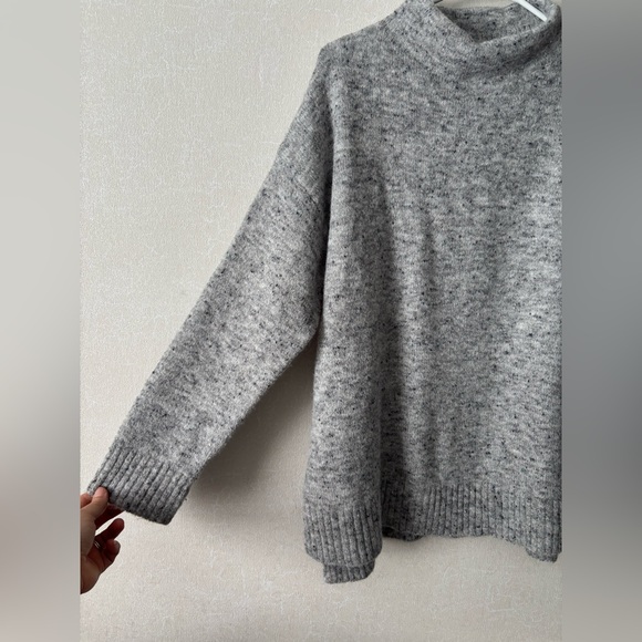 Well Worn | Heather Gray Women's Turtleneck Sweater | Size Large - Picture 2 of 7